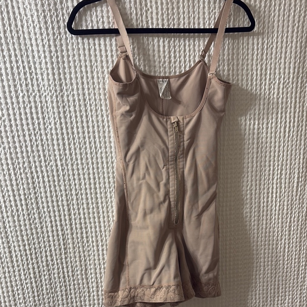 Diane Faja USA Sz M Nude